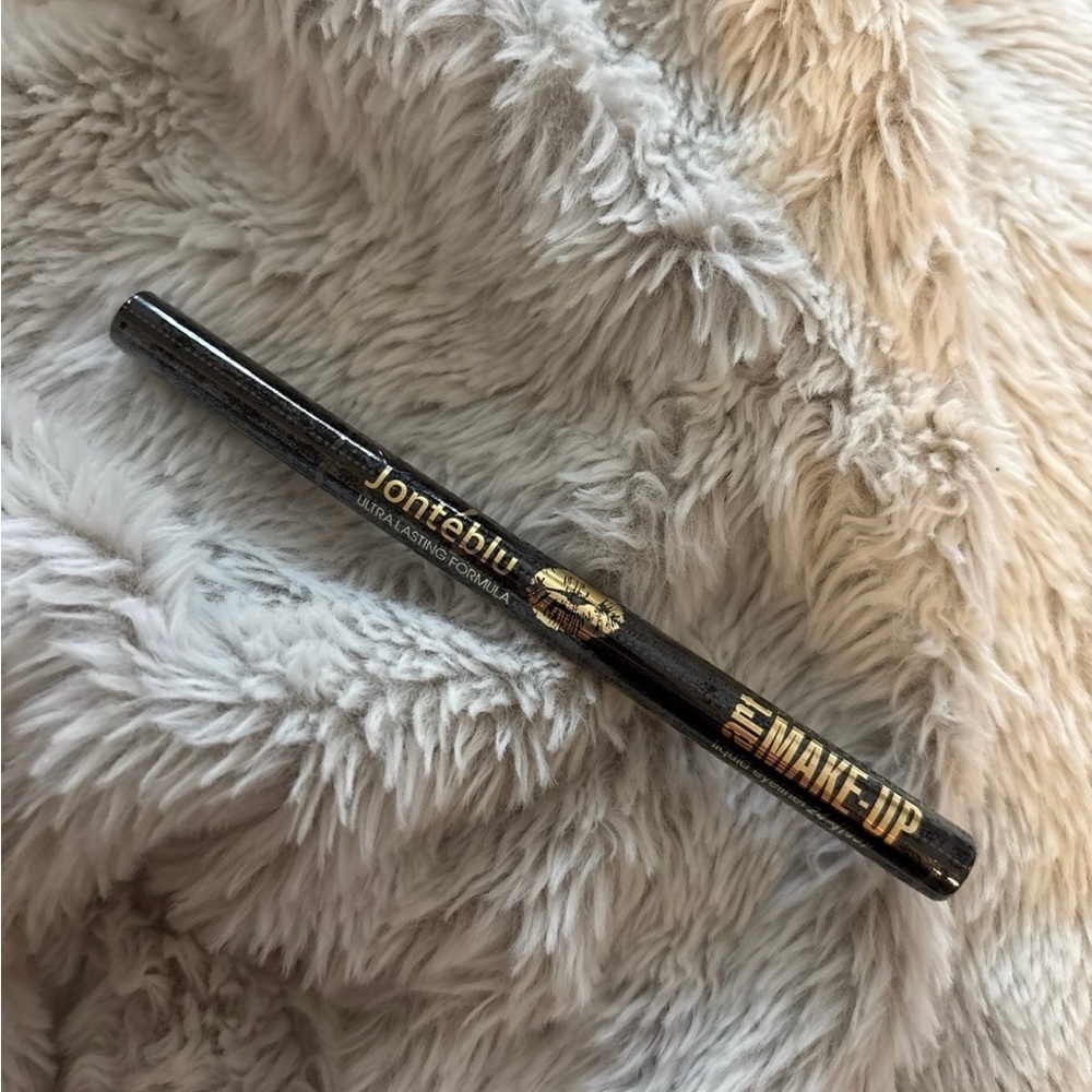 Jonteblu Ultra Lasting Formula
Liquid Eyeliner 24 Hour